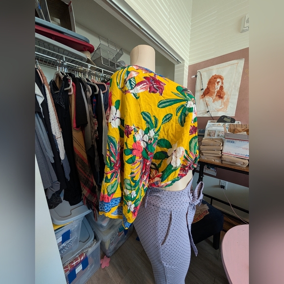 Freemarket By Flying Tomato Floral V-Neck Yellow Ceoo Too Size Large - Picture 4 of 11